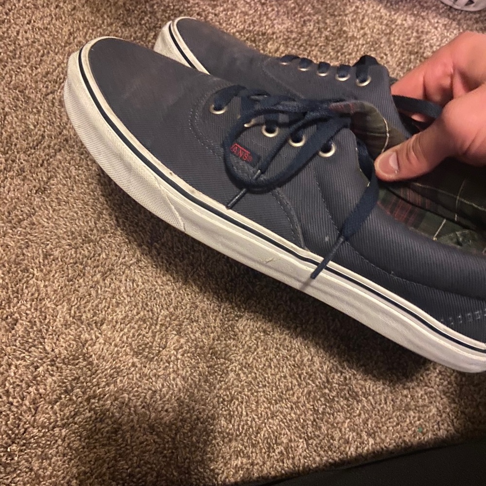 vans - Picture 2 of 2